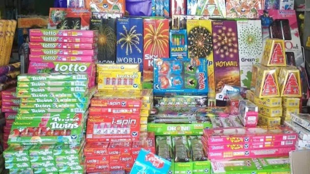 Green Crackers | ఢిల్లీలో గ్రీన్ బాణసంచాకు అనుమతి — గ్రీన్ క్రాకర్స్ తో పండుగ ఉత్సాహం