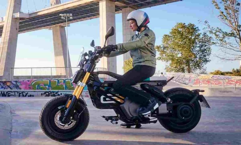 అత్యంత ఖరీదైన BMW CE 02 బుకింగ్లు ప్రారంభం.. ధర చూస్తే షాకవ్వాల్సిందే..