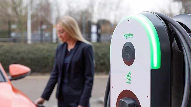 Schneider Electric | 720 kW పవర్‌తో ష్నైడర్ ఎలక్ట్రిక్ సూపర్ ఛార్జర్ ఆవిష్కరణ!