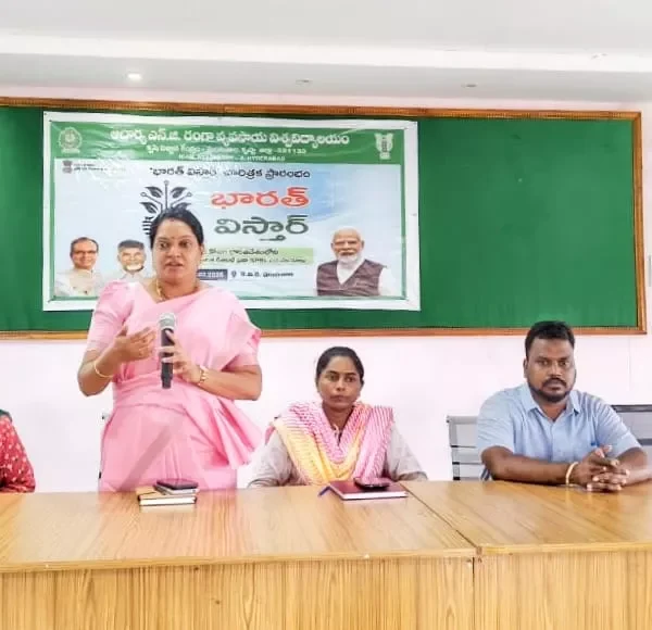 Poultry Vaccination : పెరటి కోళ్ల పెంపకంలో టీకాలతో రక్షణ – గ్రామీణ యువతకు ప్రత్యేక శిక్షణ