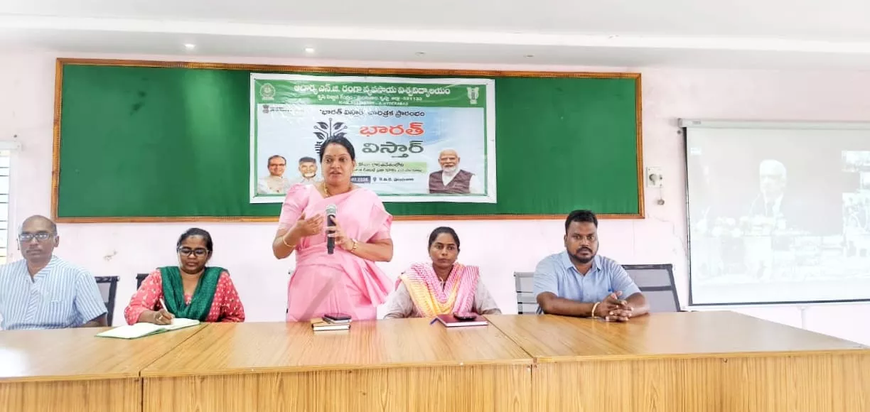 Poultry Vaccination : పెరటి కోళ్ల పెంపకంలో టీకాలతో రక్షణ – గ్రామీణ యువతకు ప్రత్యేక శిక్షణ